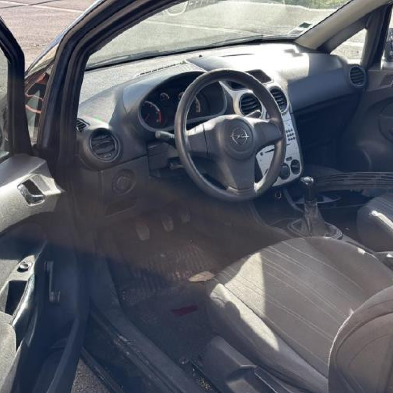 Feu arriere principal gauche (feux) OPEL CORSA D Photo n°17
