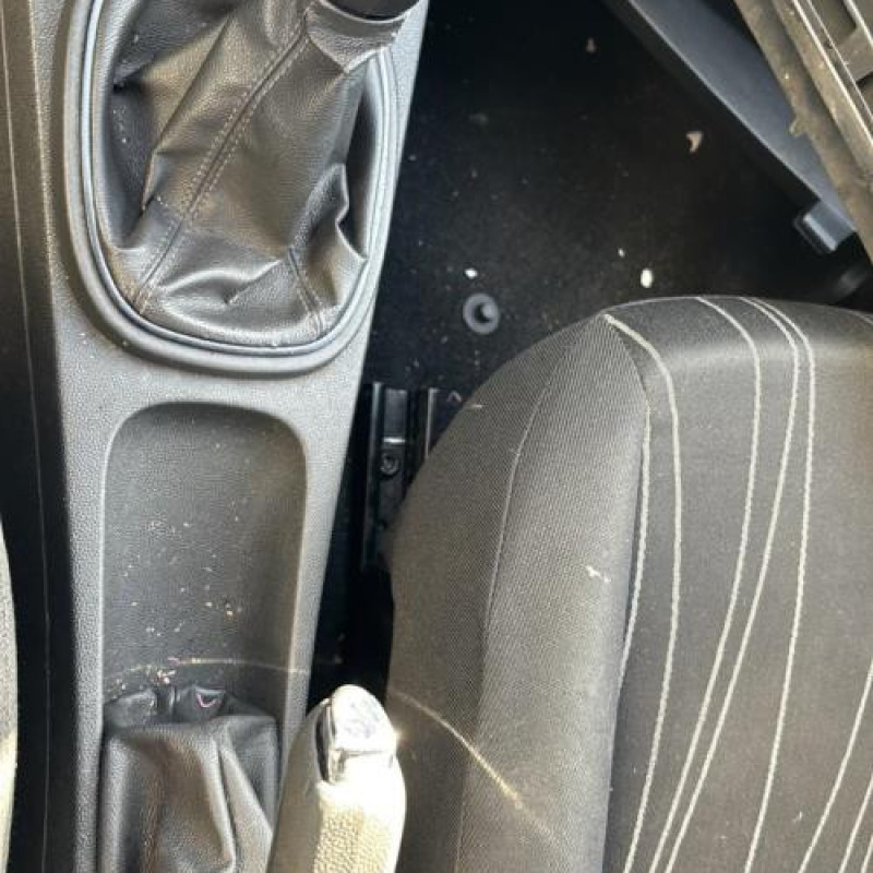 Feu arriere principal gauche (feux) OPEL CORSA D Photo n°18