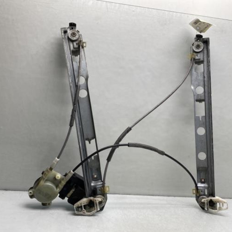 Leve vitre electrique avant droit RENAULT MEGANE 2 Photo n°1