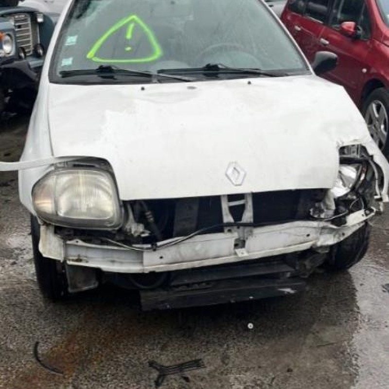 Feu arriere principal gauche (feux) RENAULT CLIO 2 Photo n°4