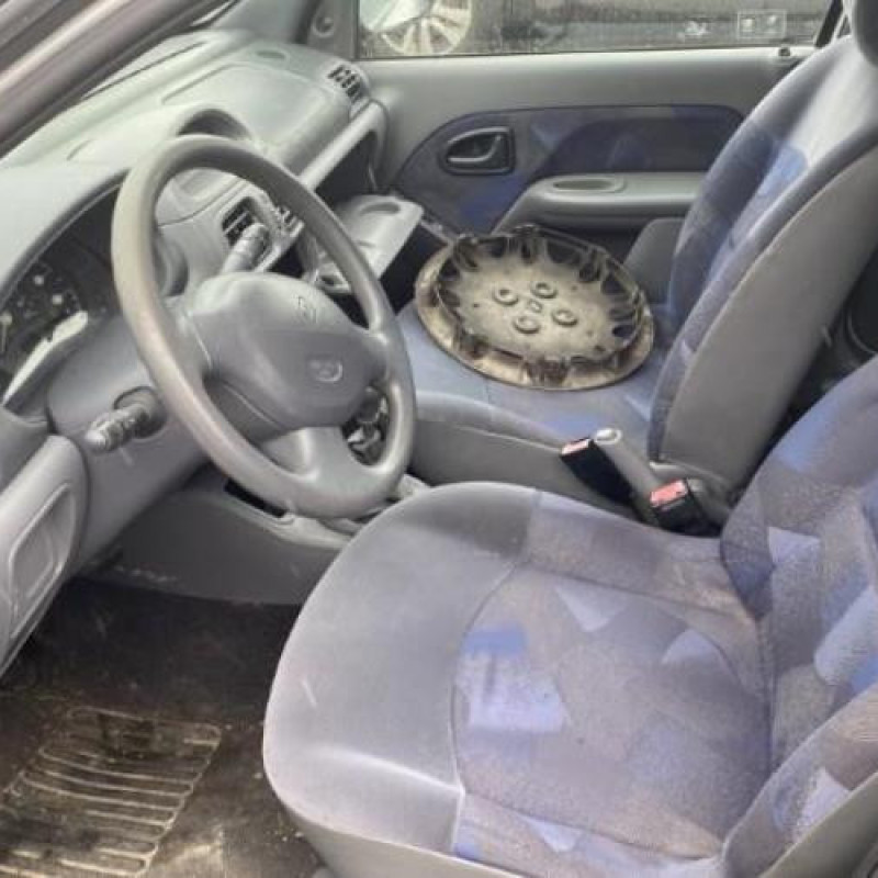Feu arriere principal gauche (feux) RENAULT CLIO 2 Photo n°6