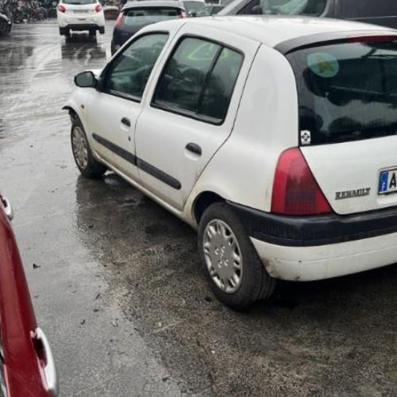 Feu arriere principal gauche (feux) RENAULT CLIO 2 Photo n°8