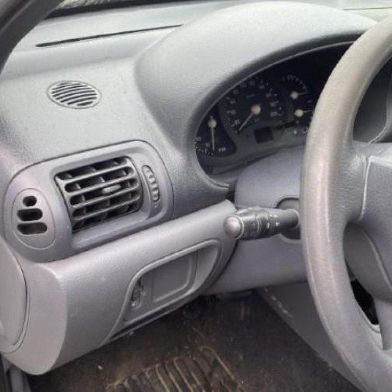 Feu arriere principal gauche (feux) RENAULT CLIO 2 Photo n°14
