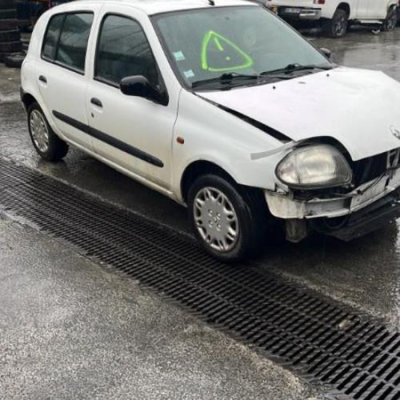 Feu arriere principal gauche (feux) RENAULT CLIO 2 Photo n°16
