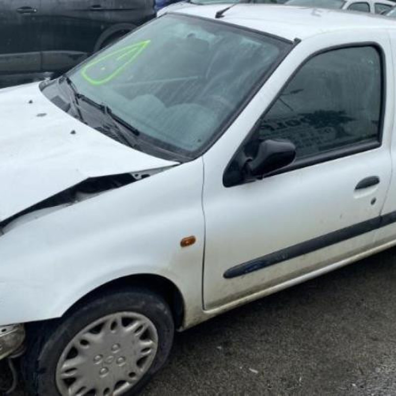 Feu arriere principal gauche (feux) RENAULT CLIO 2 Photo n°17