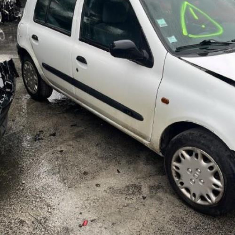 Feu arriere principal gauche (feux) RENAULT CLIO 2 Photo n°18