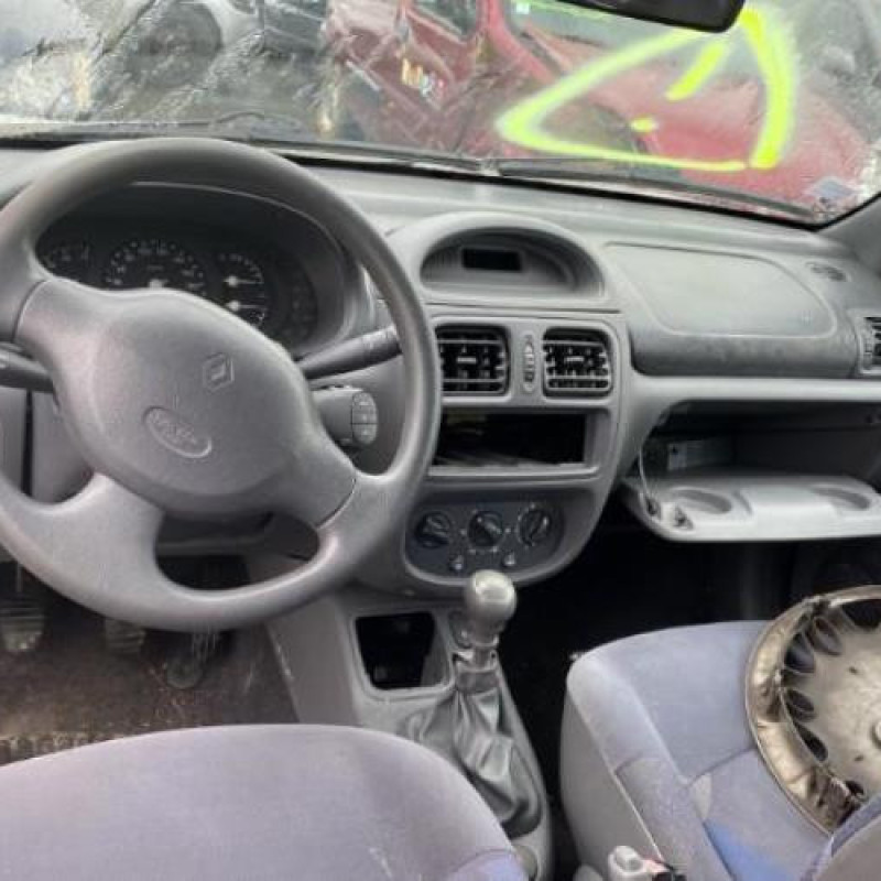 Feu arriere principal gauche (feux) RENAULT CLIO 2 Photo n°19