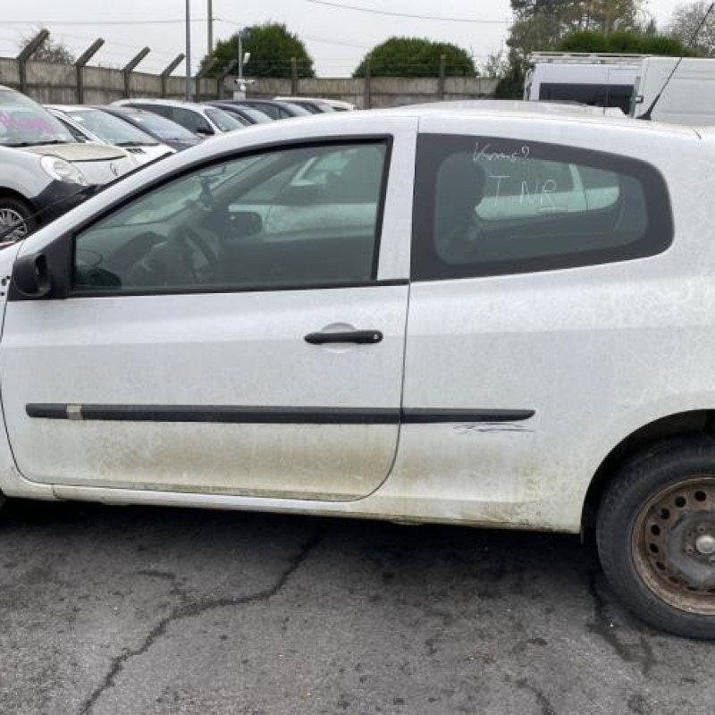 Poignee porte avant gauche RENAULT CLIO 3 Photo n°10