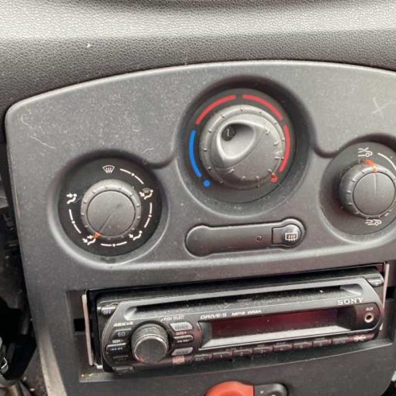 Poignee porte avant gauche RENAULT CLIO 3 Photo n°18