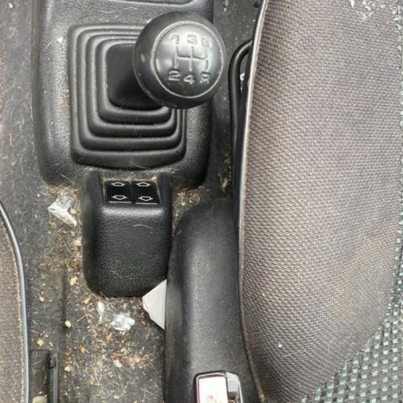 Feu arriere principal droit (feux) PEUGEOT 106 Photo n°19