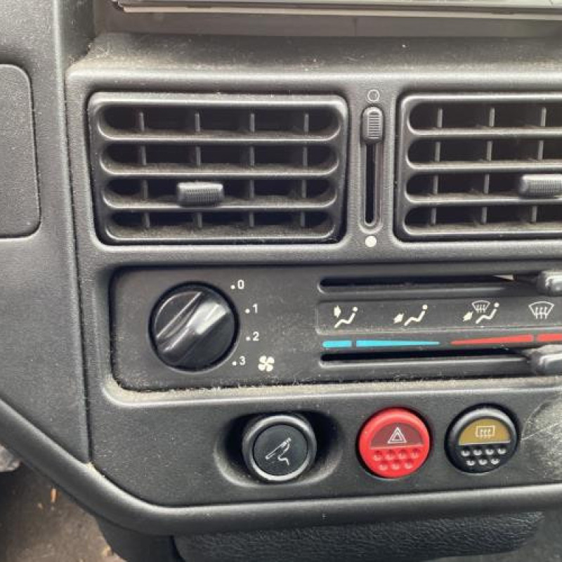 Poignee interieur avant gauche PEUGEOT 106 Photo n°18