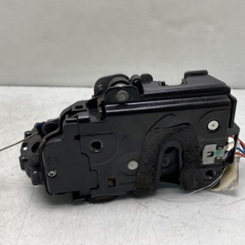 Serrure arriere droit VOLKSWAGEN POLO 4 Photo n°1