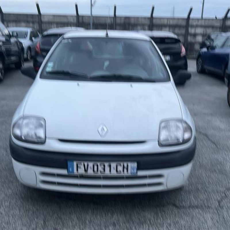 Feu arriere principal gauche (feux) RENAULT CLIO 2 Photo n°14