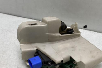 Serrure avant droit VOLKSWAGEN POLO 4