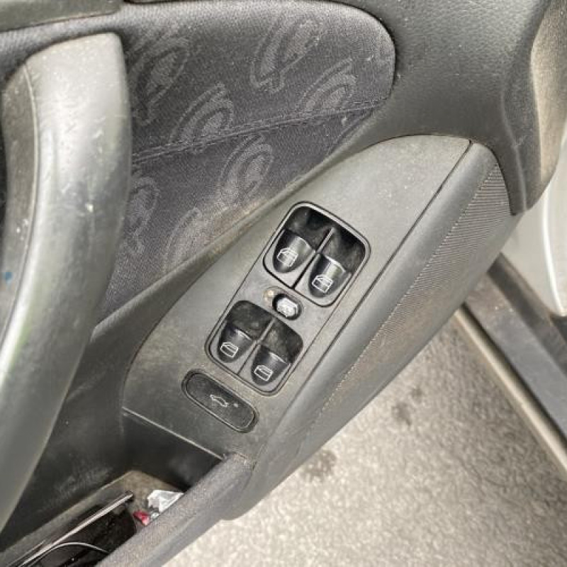 Interrupteur de leve vitre avant gauche MERCEDES CLASSE C 203 Photo n°15