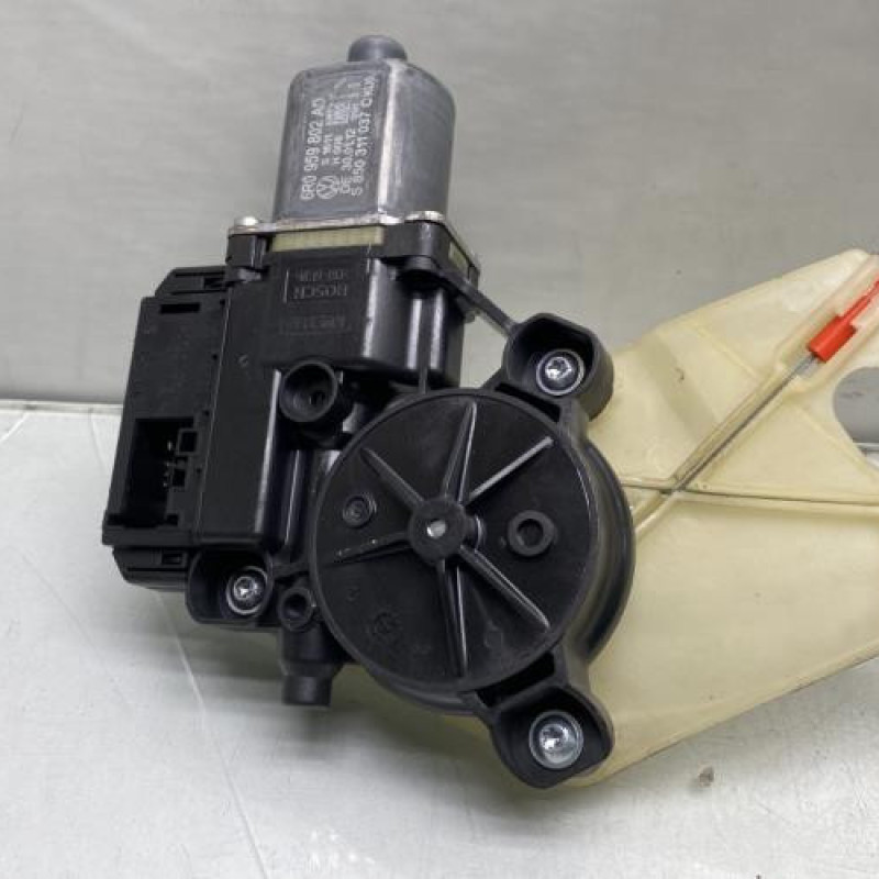Leve vitre electrique avant droit VOLKSWAGEN POLO 5 Photo n°6