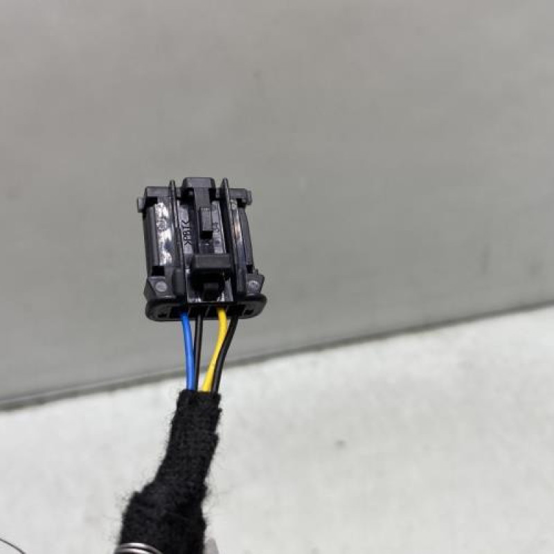 Attache ceinture arriere droit OPEL CORSA F Photo n°3