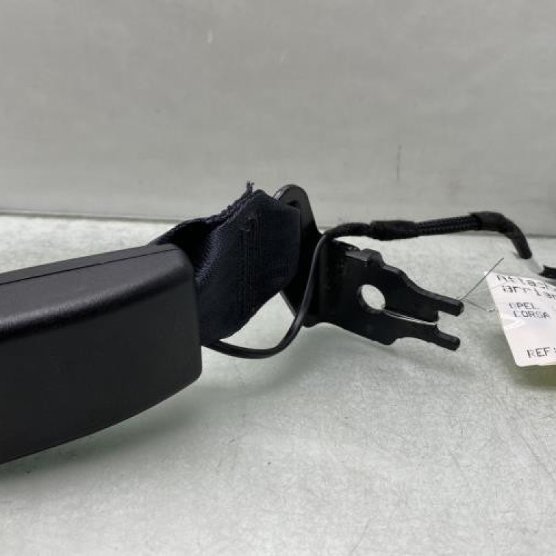 Attache ceinture arriere gauche OPEL CORSA F Photo n°1