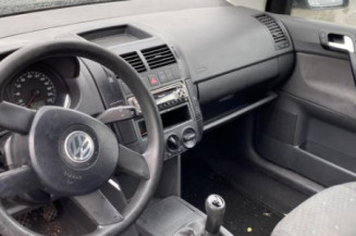 Serrure avant droit VOLKSWAGEN POLO 4
