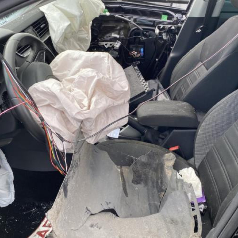 Attache ceinture arriere droit SKODA OCTAVIA 4 Photo n°15