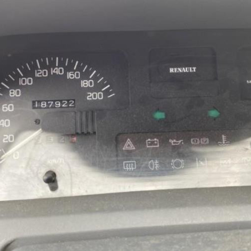 Arret de porte avant droit RENAULT CLIO 1 Photo n°18