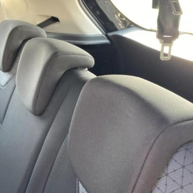 Attache ceinture arriere gauche RENAULT CLIO 4 Photo n°9
