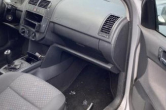 Serrure avant droit VOLKSWAGEN POLO 4