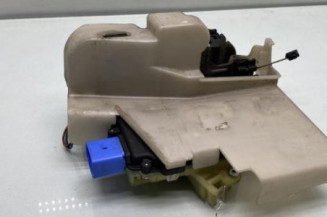 Serrure avant droit VOLKSWAGEN POLO 4