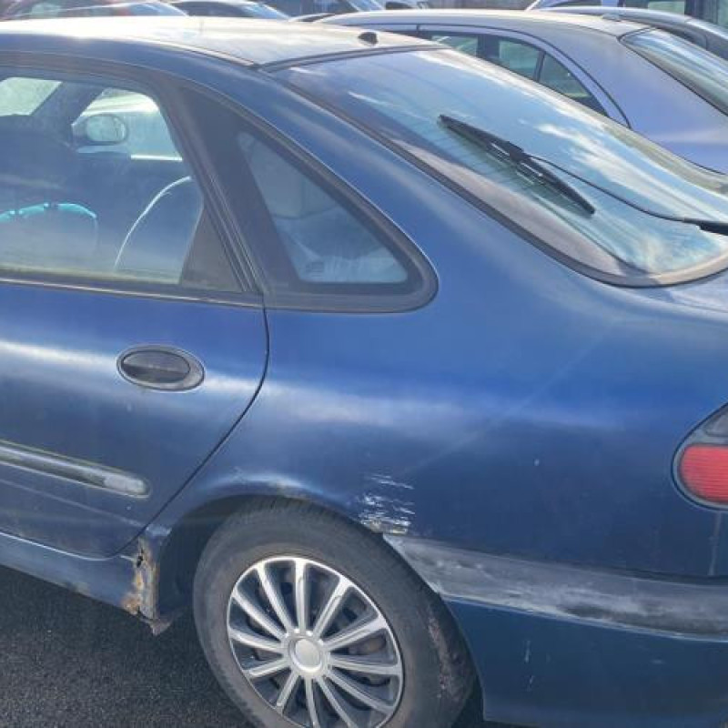 Feu arriere principal gauche (feux) RENAULT LAGUNA 1 Photo n°17