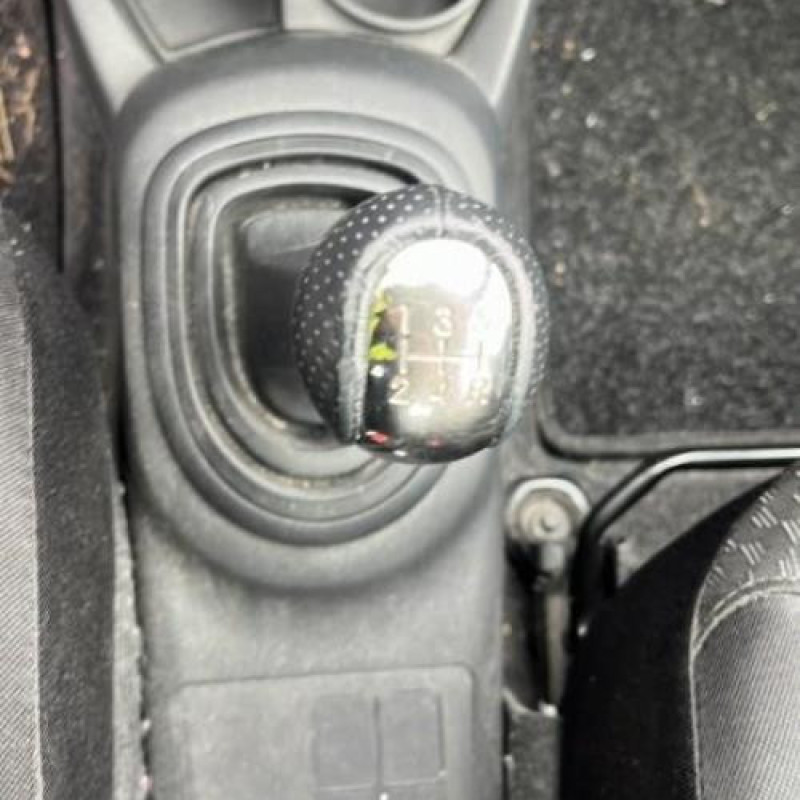 Porte avant gauche TOYOTA YARIS 2 Photo n°15