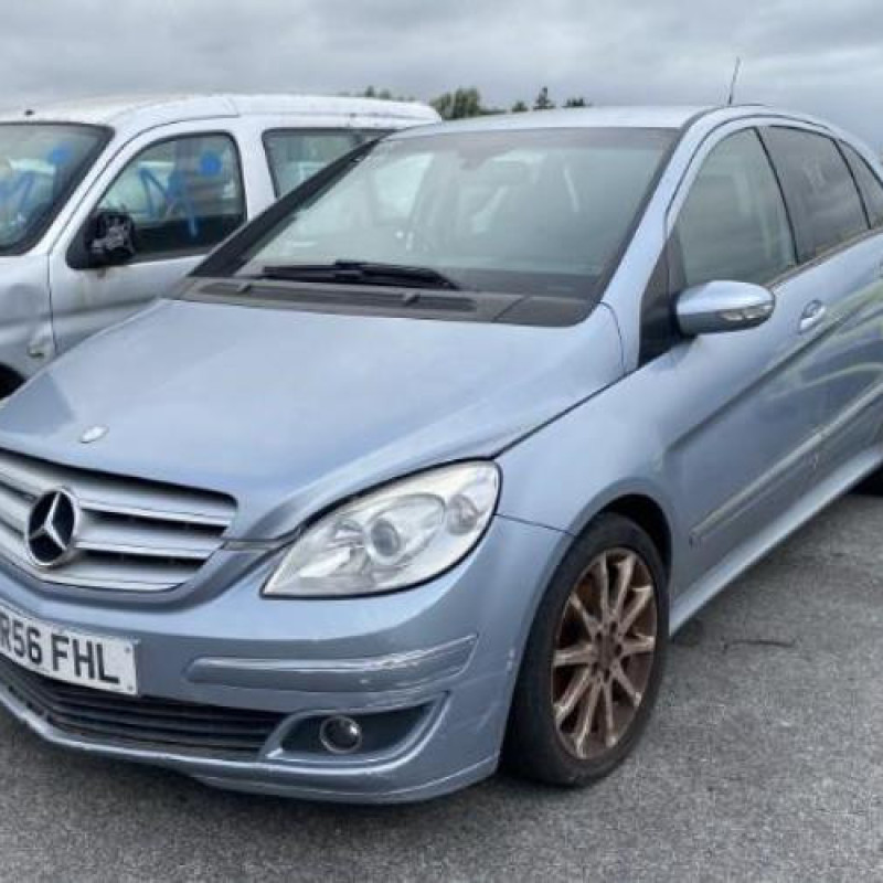 Pare choc arriere MERCEDES CLASSE B 245 Photo n°17