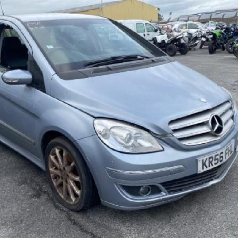 Pare choc arriere MERCEDES CLASSE B 245 Photo n°18