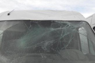 Charniere de porte avant droit RENAULT MASTER 3