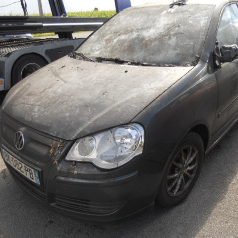 Charniere de capot VOLKSWAGEN POLO 4 Photo n°2