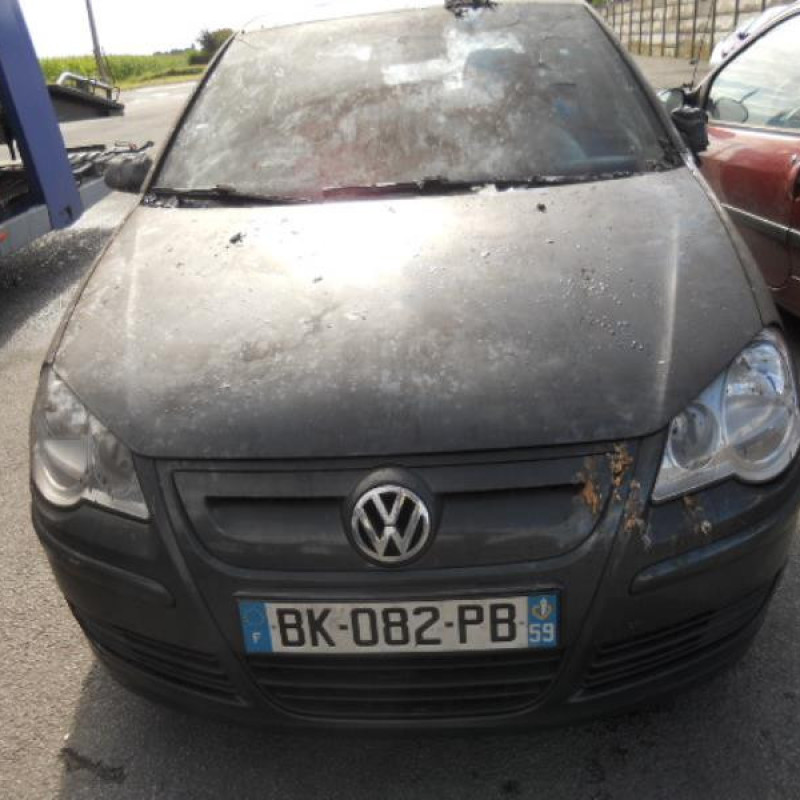 Charniere de capot VOLKSWAGEN POLO 4 Photo n°3