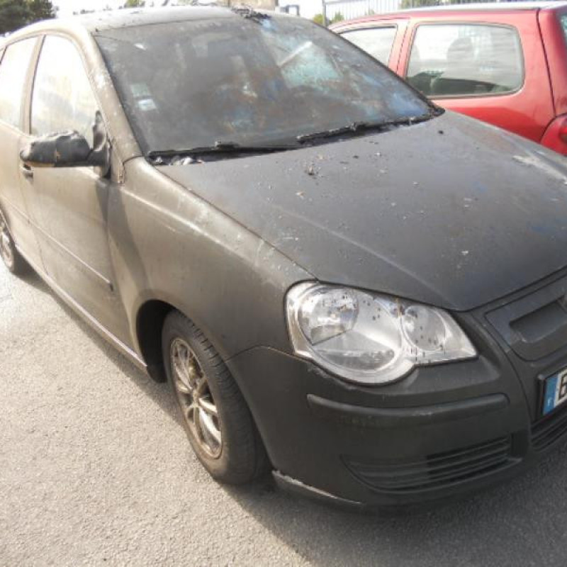 Charniere de capot VOLKSWAGEN POLO 4 Photo n°4