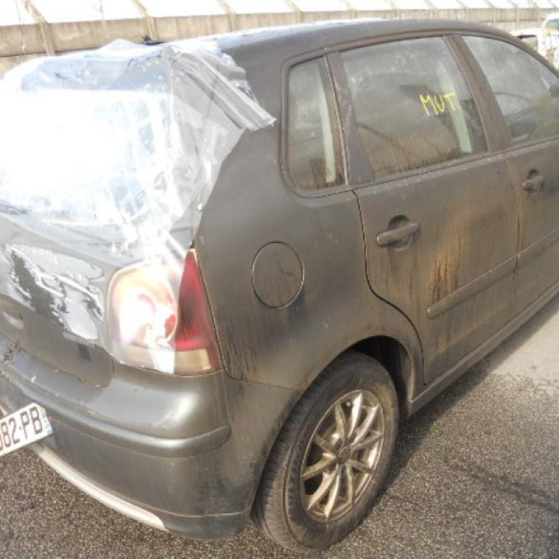 Charniere de capot VOLKSWAGEN POLO 4 Photo n°5