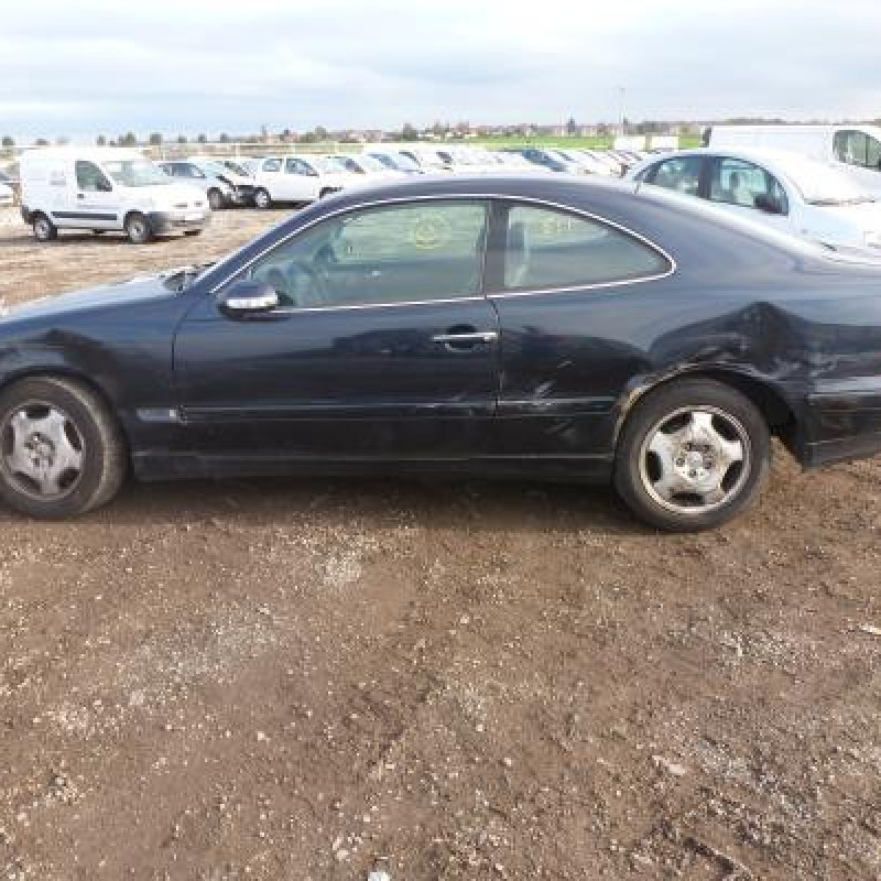 Charniere de capot MERCEDES CLASSE CLK 208 Photo n°4