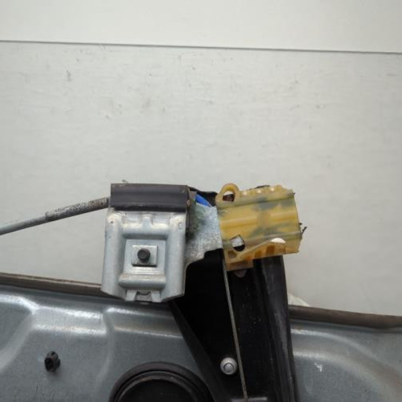 Leve vitre electrique avant droit VOLKSWAGEN POLO 4 Photo n°3