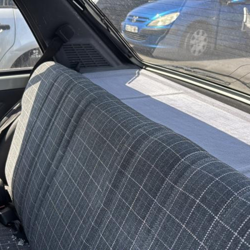 Poignee interieur arriere droit PEUGEOT 205 Photo n°11