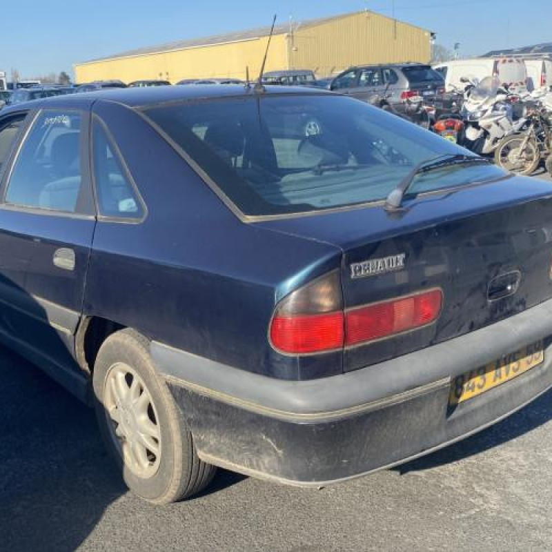 Moteur essuie glace arriere RENAULT SAFRANE Photo n°8