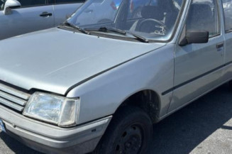 Vitre arriere droit PEUGEOT 205 Photo n°1