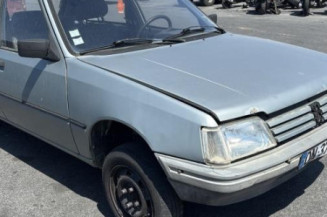 Vitre arriere droit PEUGEOT 205