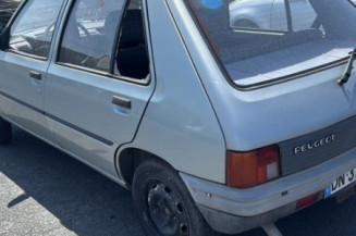 Vitre arriere droit PEUGEOT 205