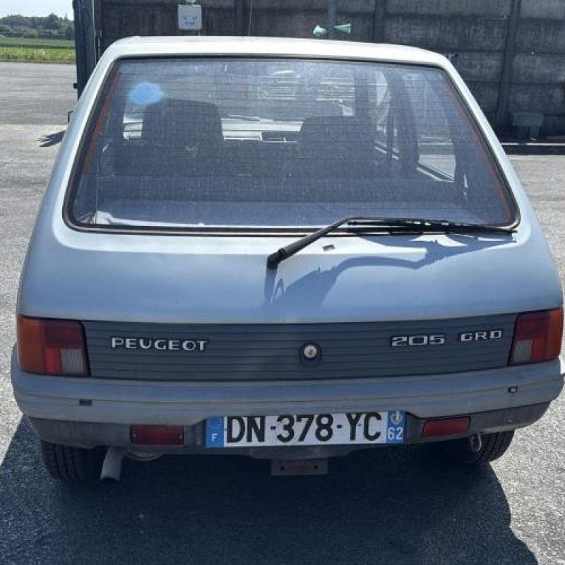 Vitre arriere droit PEUGEOT 205 Photo n°5