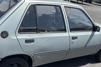 Vitre arriere droit PEUGEOT 205