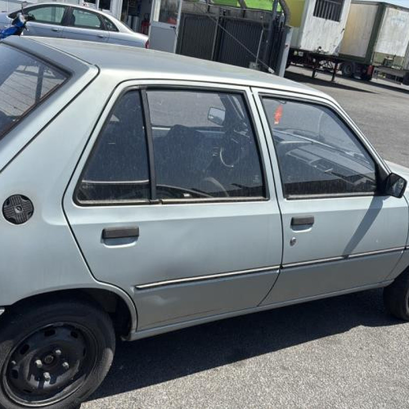 Vitre arriere droit PEUGEOT 205 Photo n°7