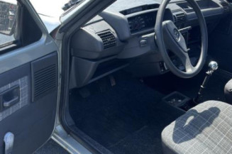 Vitre arriere droit PEUGEOT 205