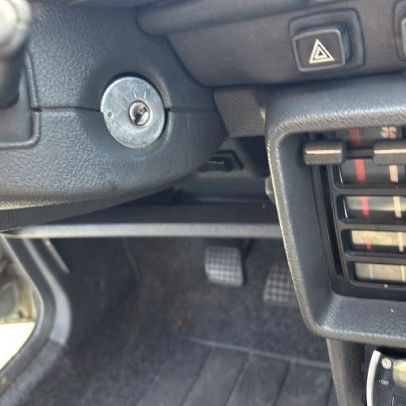 Vitre arriere droit PEUGEOT 205 Photo n°17