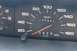Vitre arriere droit PEUGEOT 205